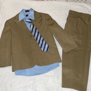 FUBU Boy’s Dress Suit w/ Button-down Shirt and Tie (Size 4)